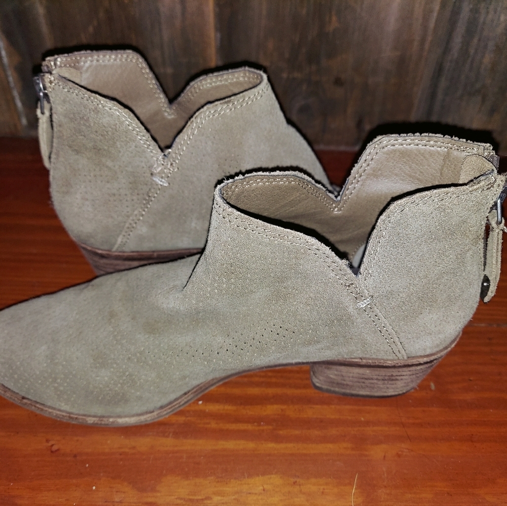 Ankle boots
